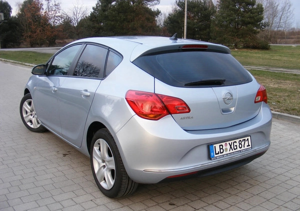 Opel Astra cena 34500 przebieg: 81000, rok produkcji 2014 z Tarnobrzeg małe 596